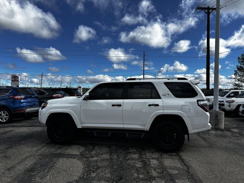 Used 2017 Toyota 4Runner TRD Off-Road Premium AWD/4WD image 2