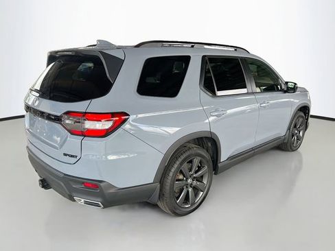 Certified 2025 Honda Pilot Sport image 8