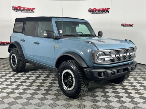 Used 2023 Ford Bronco Badlands w/ Sasquatch Package AWD/4WD image 2