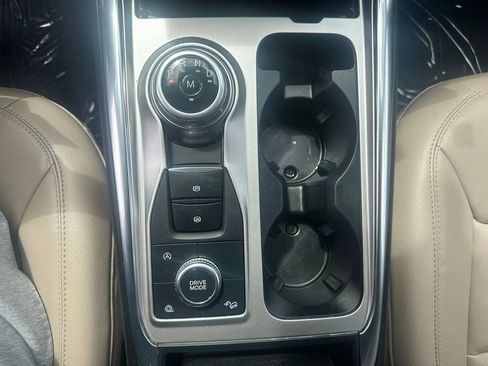Used 2020 Ford Explorer XLT w/ Equipment Group 202A AWD/4WD image 19