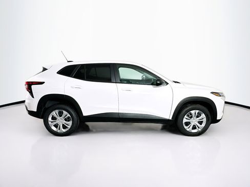 Used 2025 Chevrolet Trax LS image 10