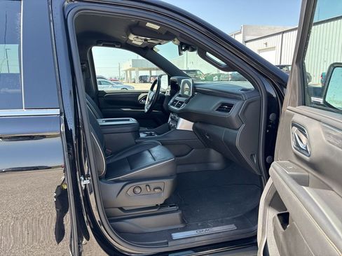 Used 2023 GMC Yukon XL SLT w/ SLT Luxury Package AWD/4WD image 18