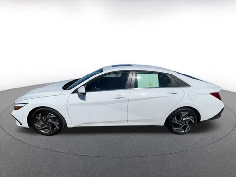 Used 2025 Hyundai Elantra Limited FWD image 9