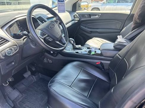 Used 2017 Ford Edge Titanium w/ Equipment Group 302A FWD image 5