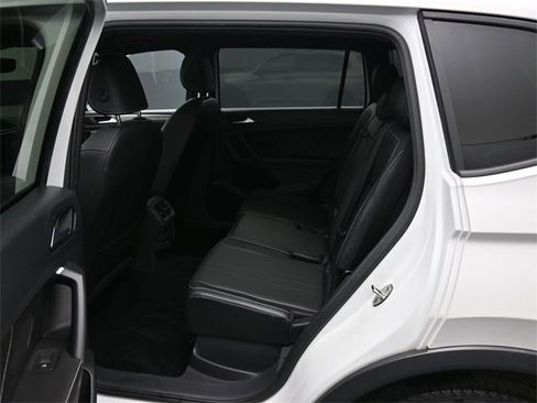 Used 2022 Volkswagen Tiguan SE R-Line image 30