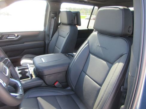 New 2026 GMC Yukon XL Denali w/ Denali Reserve Package AWD/4WD image 12