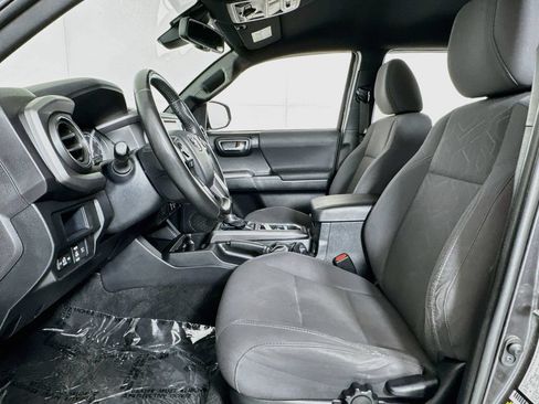 Used 2019 Toyota Tacoma TRD Off-Road AWD/4WD image 11
