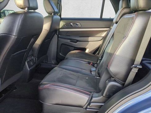 Used 2018 Ford Explorer XLT w/ Equipment Group 202A FWD image 18