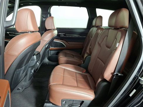 Used 2023 Kia Telluride EX w/ EX Captain's Chair Package image 14