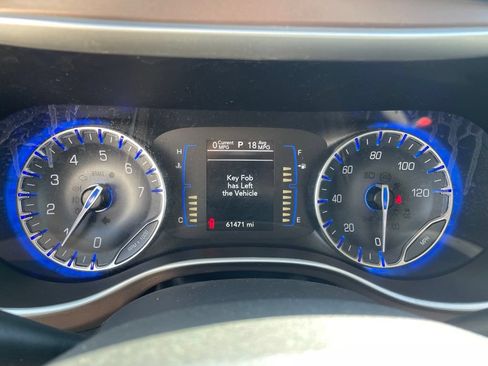 Used 2022 Chrysler Voyager LX FWD image 10