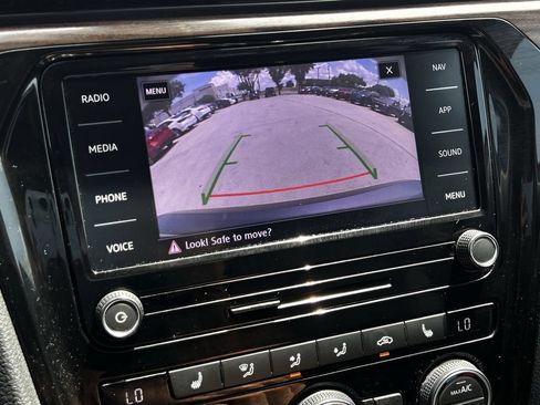 Used 2022 Volkswagen Passat 2.0T FWD image 18
