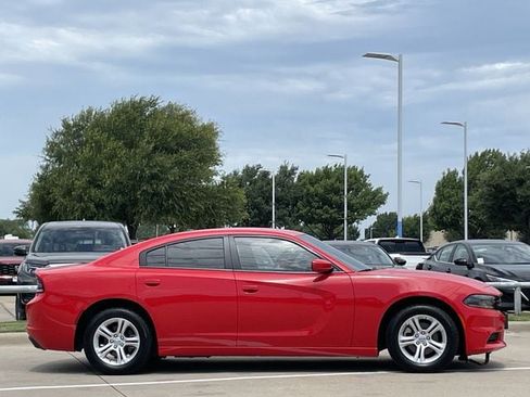 Used 2022 Dodge Charger SXT RWD image 3
