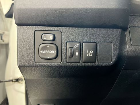 Used 2017 Toyota RAV4 LE image 18