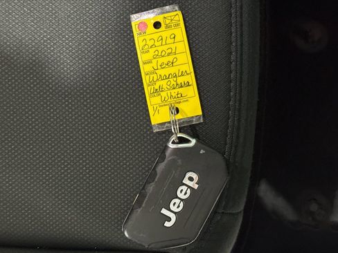 Used 2021 Jeep Wrangler Unlimited Sahara image 35