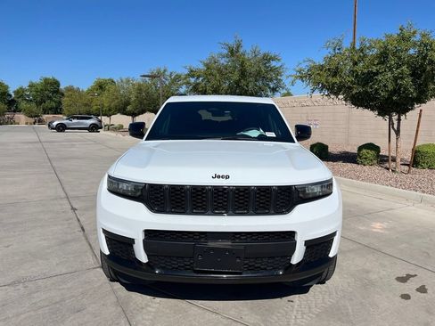 Used 2025 Jeep Grand Cherokee L Laredo RWD image 2