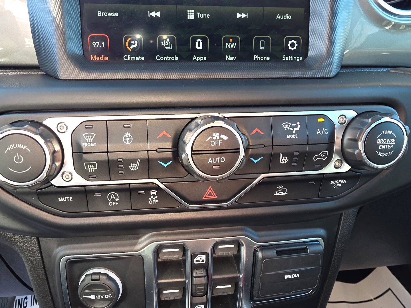 Used 2021 Jeep Gladiator Overland AWD/4WD image 12