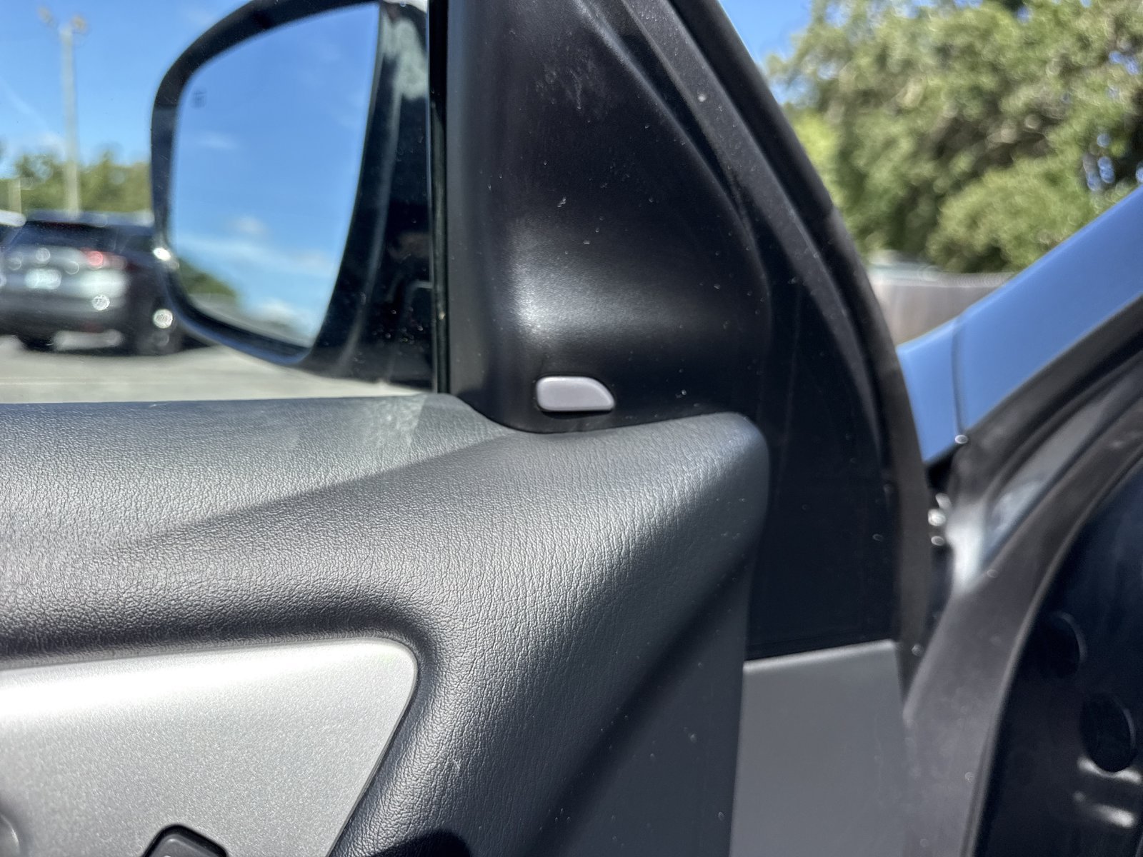 Used 2019 Nissan Pathfinder SL FWD image 17