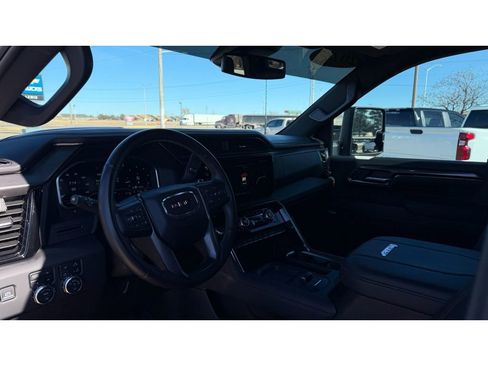 Used 2024 GMC Sierra 2500 AT4 w/ AT4 Preferred Package image 9