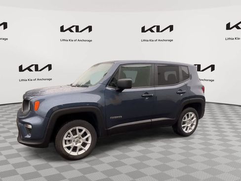 Used 2023 Jeep Renegade Latitude AWD/4WD image 4