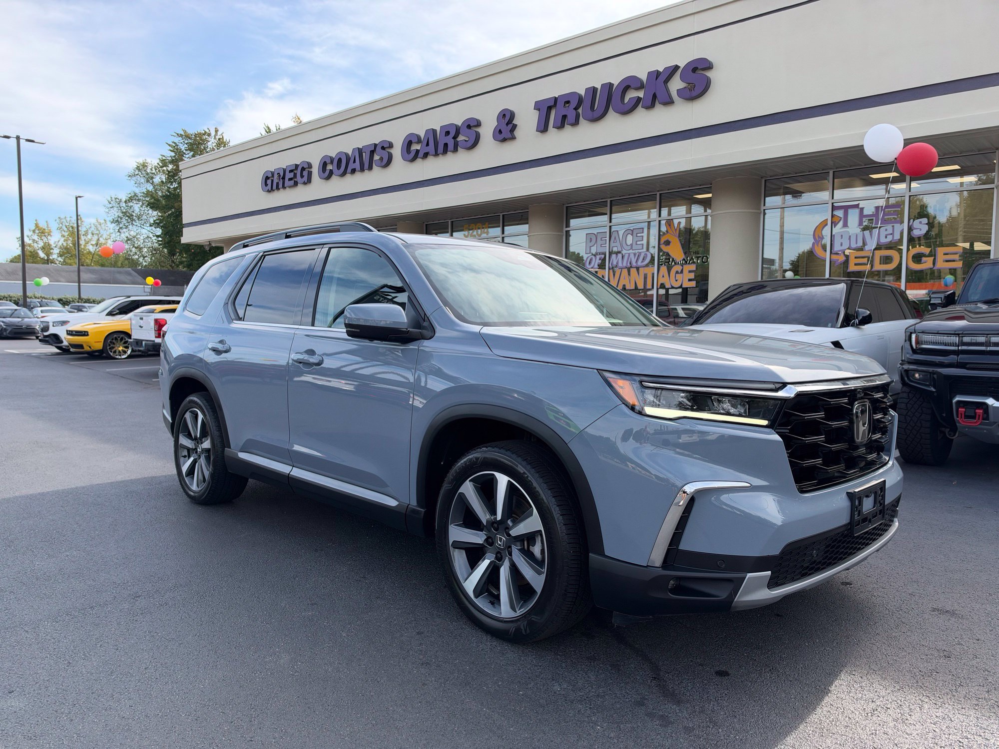 Used 2025 Honda Pilot Elite image 1