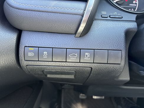 Used 2022 Toyota Camry SE w/ Convenience Package FWD image 18