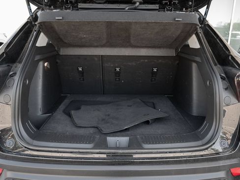 Used 2025 Chevrolet Trax LT FWD image 36