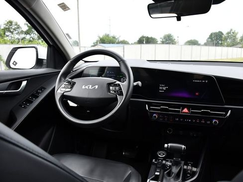 Used 2024 Kia Niro EX FWD image 23