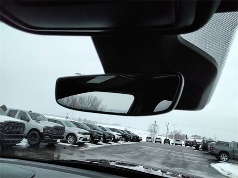 Used 2025 RAM 1500 Laramie image 24