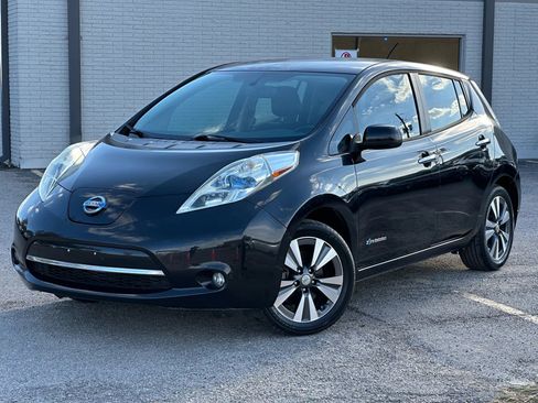 Used 2015 Nissan Leaf SL w/ Premium Package image 2