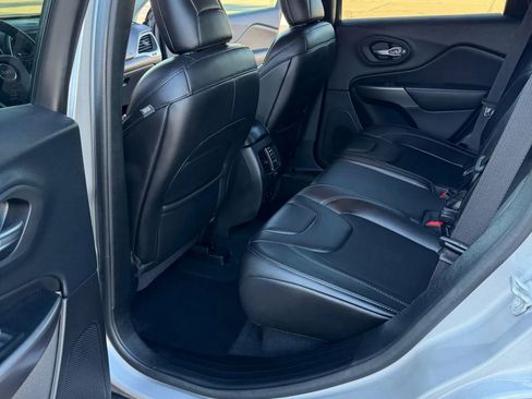 Used 2019 Jeep Cherokee Latitude Plus image 10