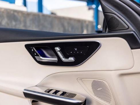 Used 2025 Mercedes-Benz C 300 4MATIC Sedan image 37