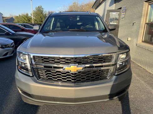 Used 2018 Chevrolet Suburban LT image 2