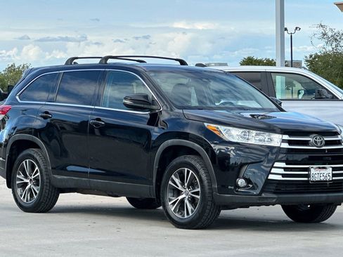 Used 2019 Toyota Highlander Plus FWD image 8