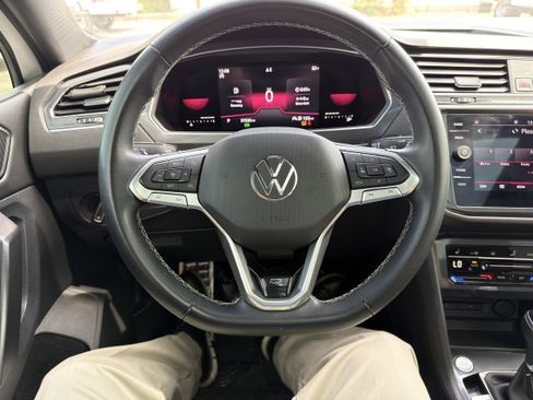 Used 2023 Volkswagen Tiguan SE R-Line image 33