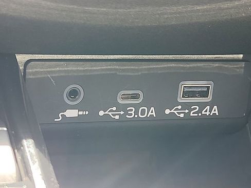 Used 2025 Subaru Outback Premium AWD/4WD image 23