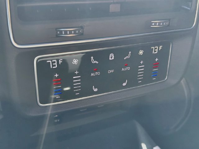 Used 2025 Audi SQ7 Prestige AWD/4WD image 21