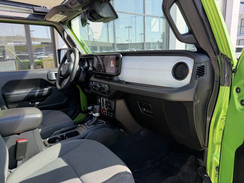 Used 2025 Jeep Wrangler Willys image 26