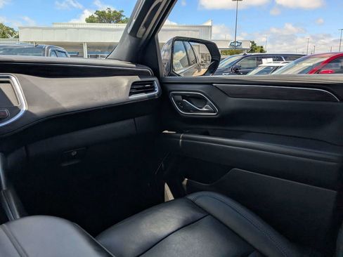 Used 2023 Chevrolet Suburban LT RWD image 17