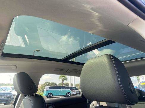 New 2025 Volkswagen Taos SE image 19