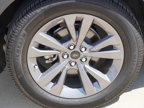 Used 2022 Ford Explorer XLT w/ Equipment Group 202A RWD image 11