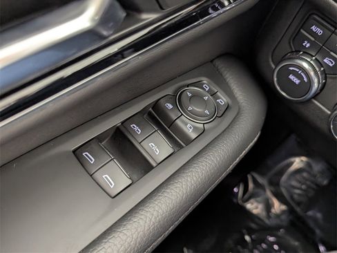 Used 2025 GMC Yukon Denali image 15