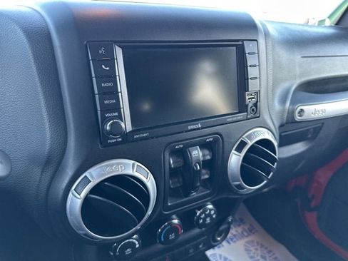 Used 2017 Jeep Wrangler Unlimited Rubicon w/ Connectivity Group AWD/4WD image 3