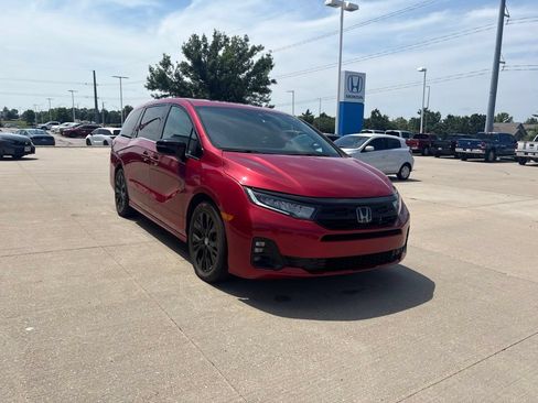 Used 2025 Honda Odyssey Sport-L image 3