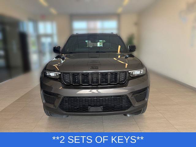 Used 2024 Jeep Grand Cherokee Altitude AWD/4WD image 7