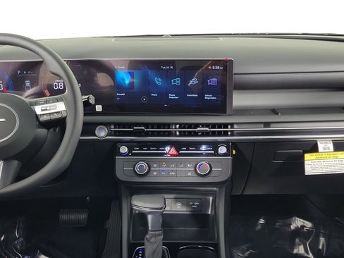 New 2025 Hyundai Santa Cruz SE image 9