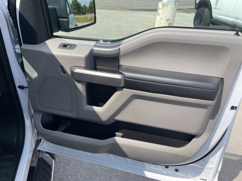 Used 2019 Ford F150 XLT w/ Equipment Group 302A Luxury AWD/4WD image 19