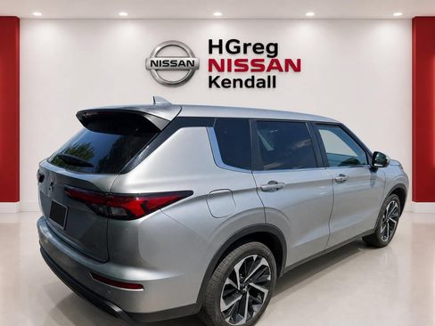 Used 2023 Mitsubishi Outlander SE AWD/4WD image 4