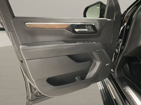 Used 2025 Chevrolet Tahoe High Country AWD/4WD image 11