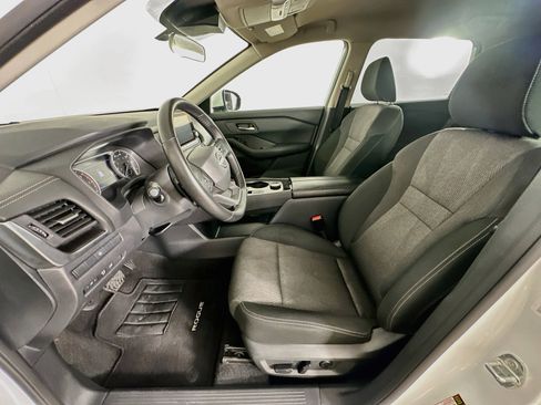 Used 2025 Nissan Rogue SV AWD/4WD image 13