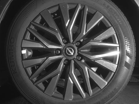 Used 2025 Nissan Altima 2.5 SV FWD image 14